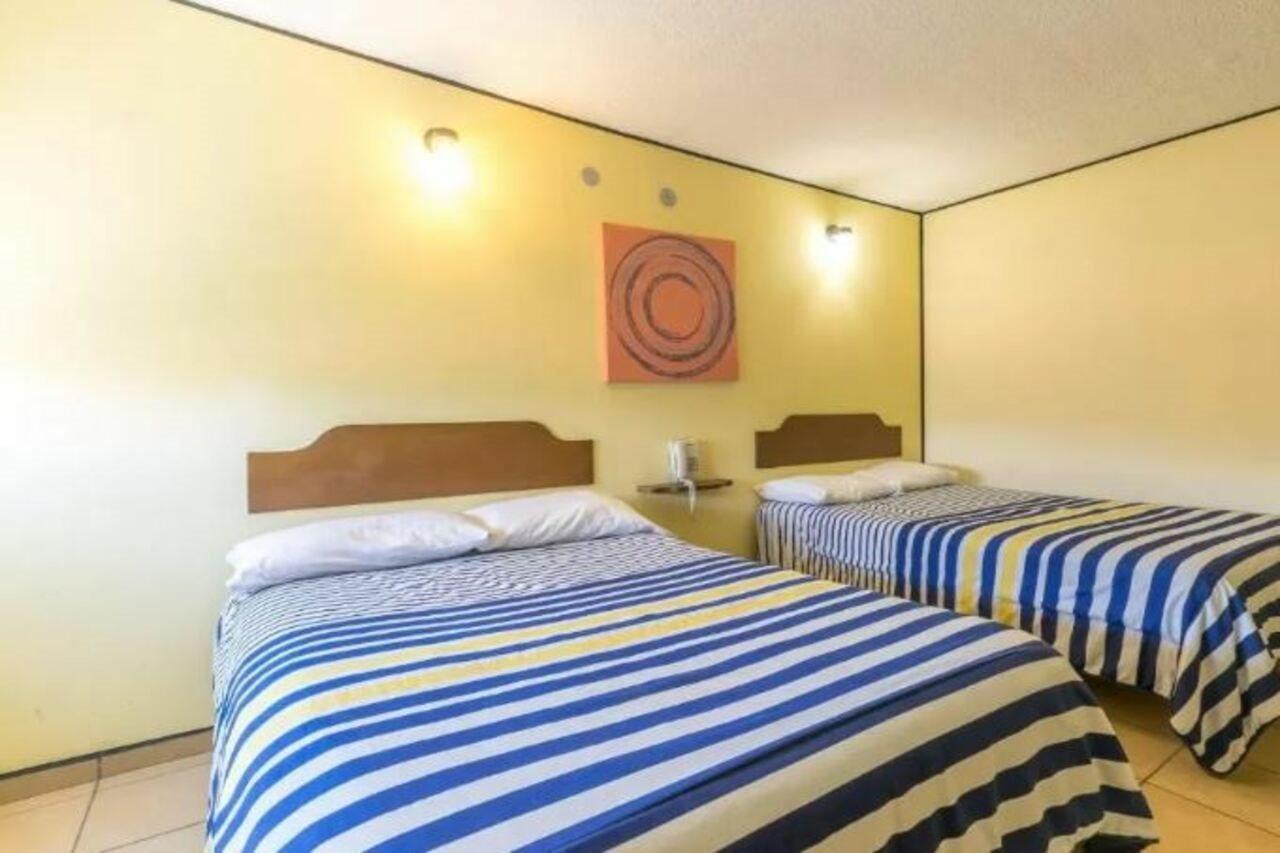 Hotel Mateos 1215 León Kültér fotó
