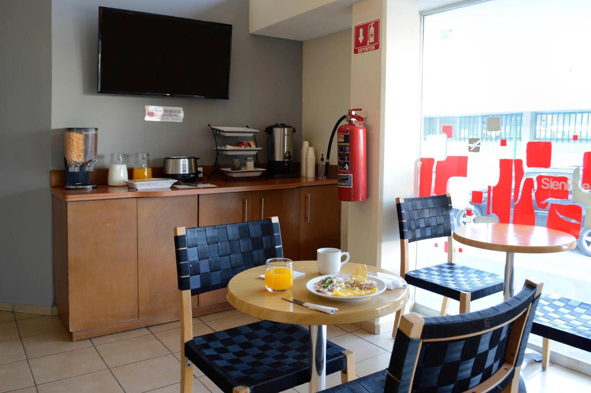 Hotel Mateos 1215 León Kültér fotó