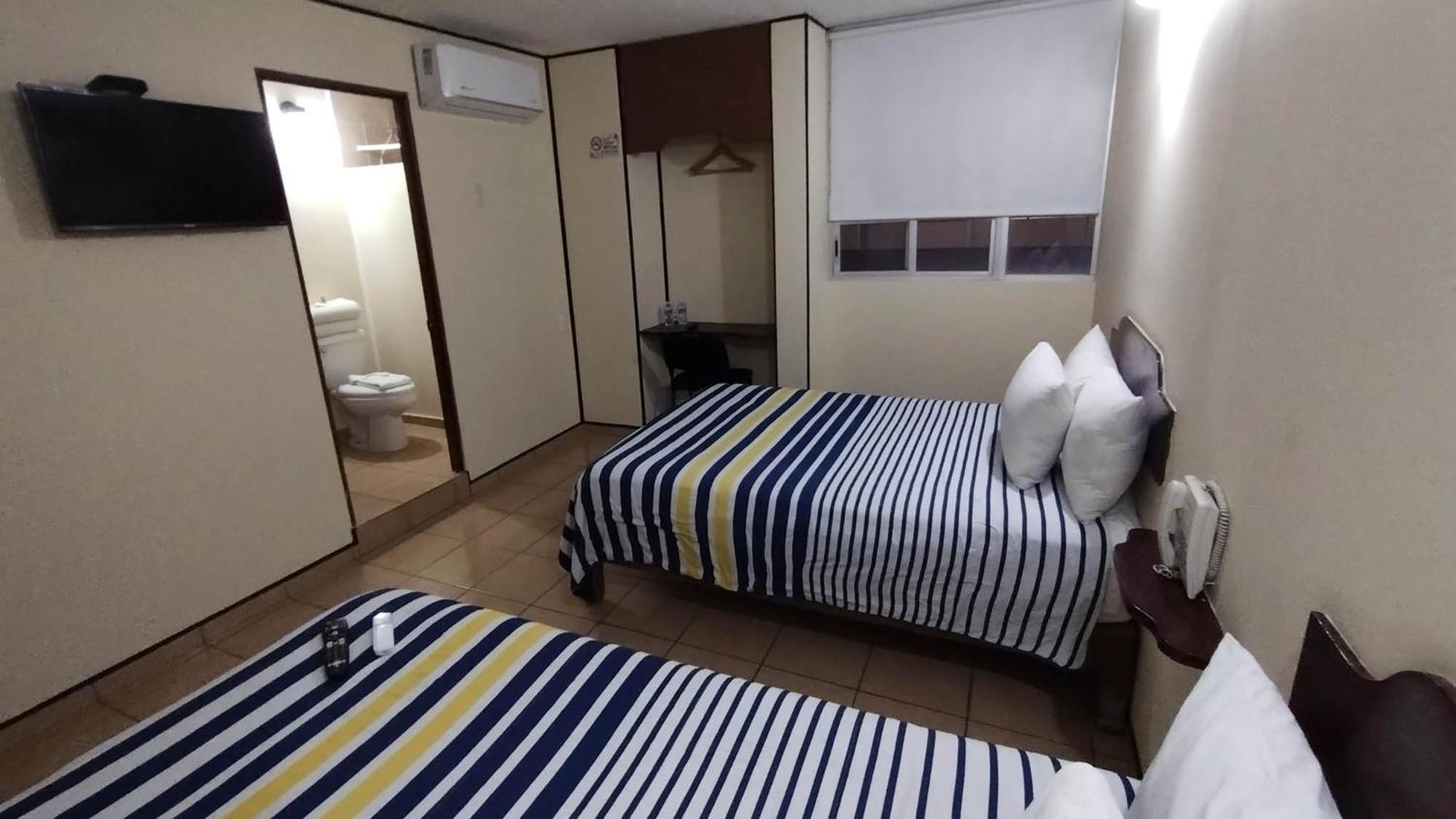 Hotel Mateos 1215 León Kültér fotó