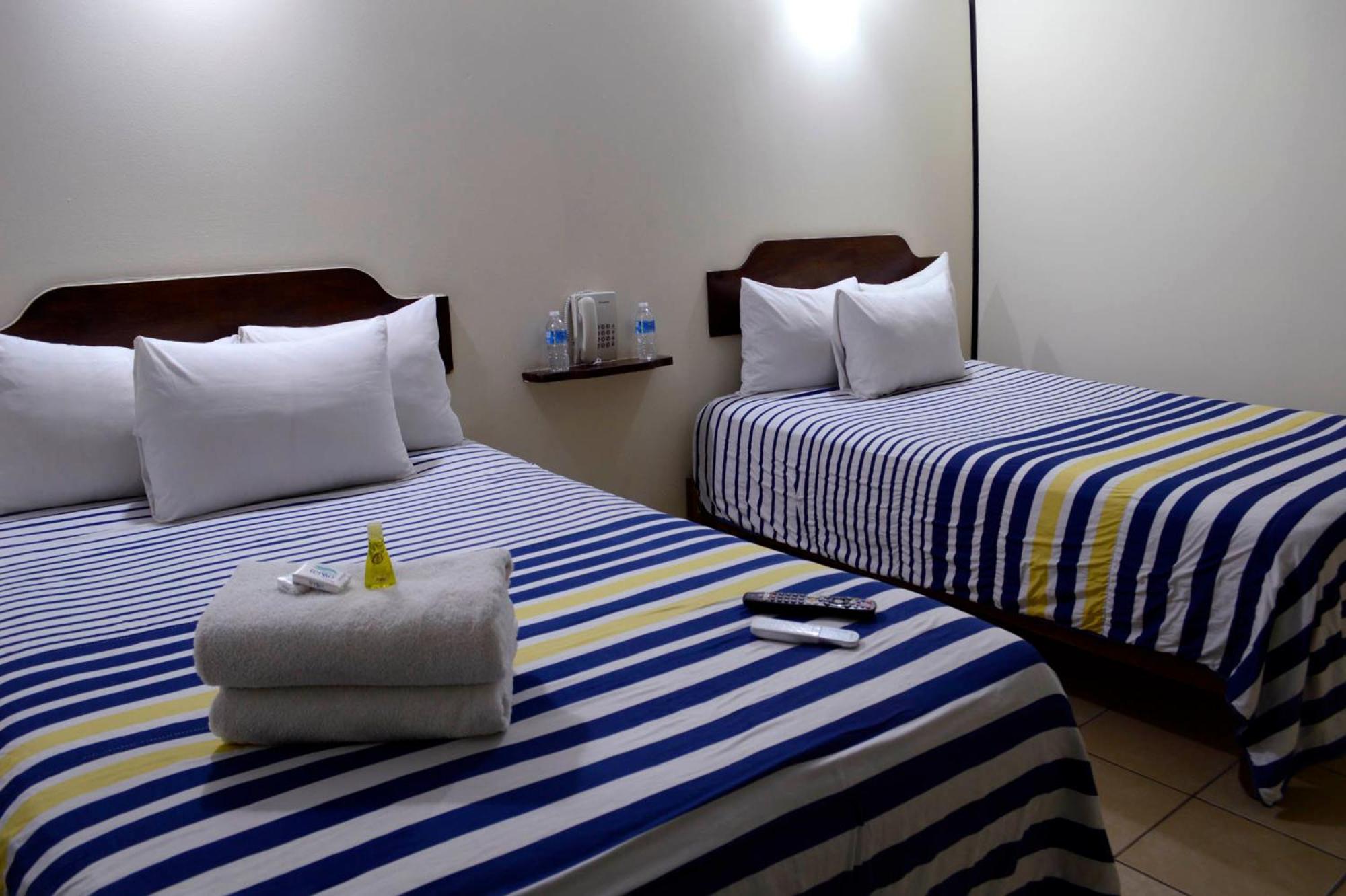 Hotel Mateos 1215 León Kültér fotó