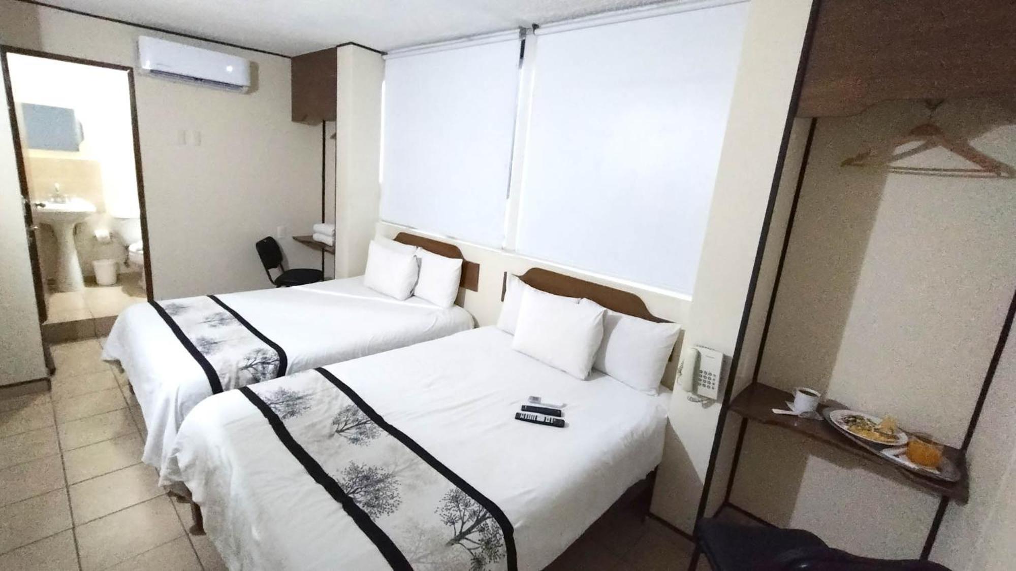 Hotel Mateos 1215 León Kültér fotó