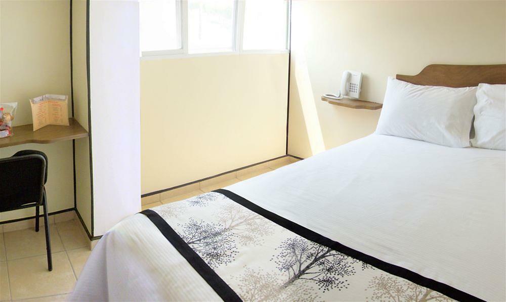 Hotel Mateos 1215 León Kültér fotó